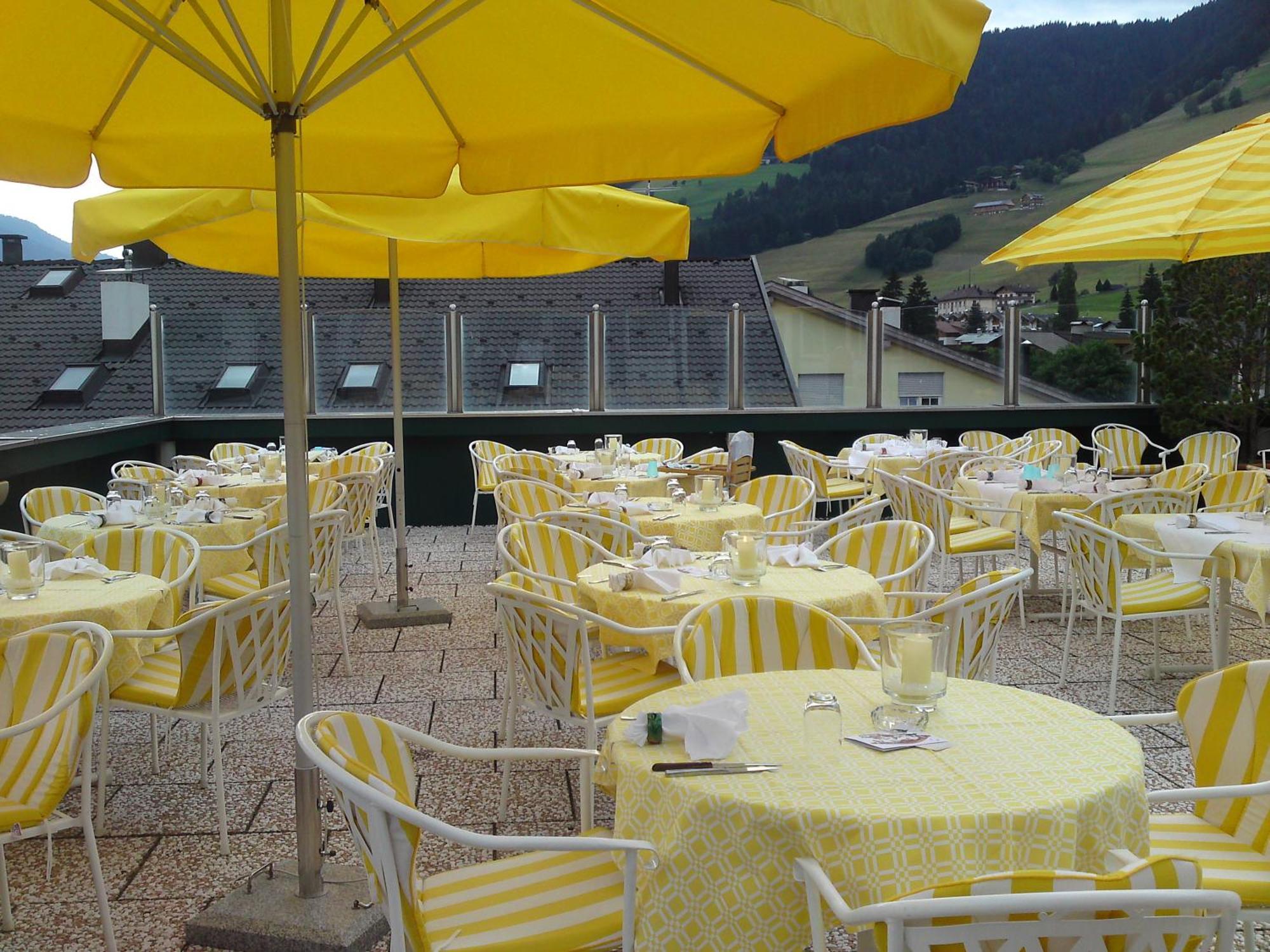 Hotel Cavallino Bianco - Weisses Roessl San Candido Eksteriør billede