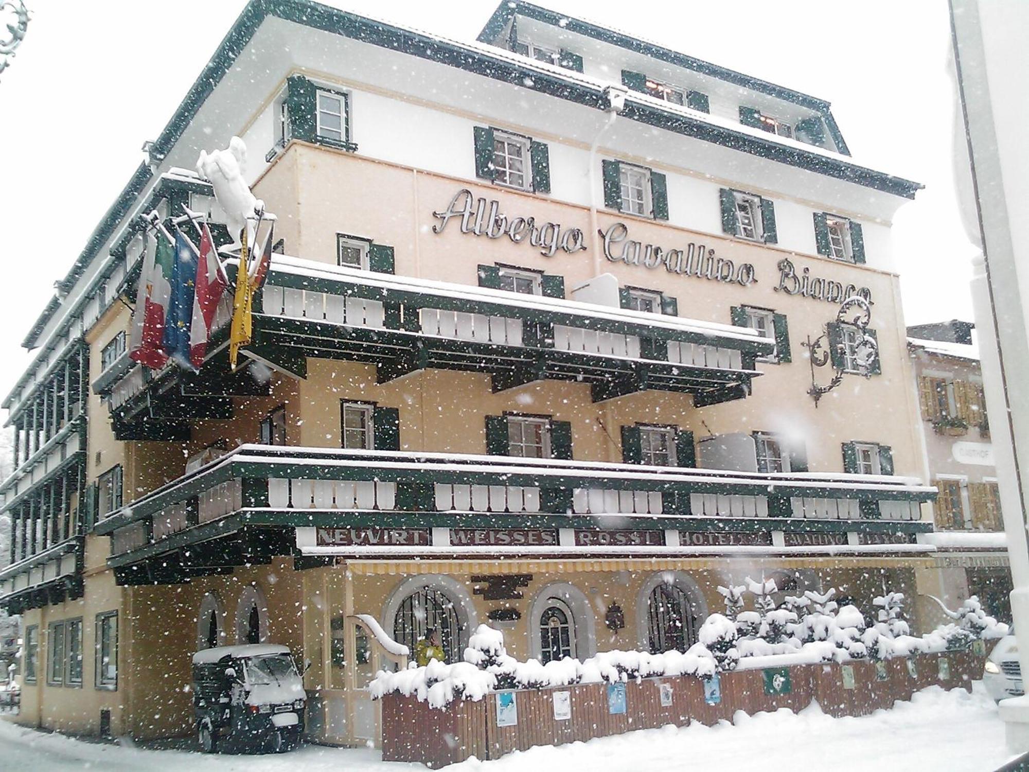 Hotel Cavallino Bianco - Weisses Roessl San Candido Eksteriør billede