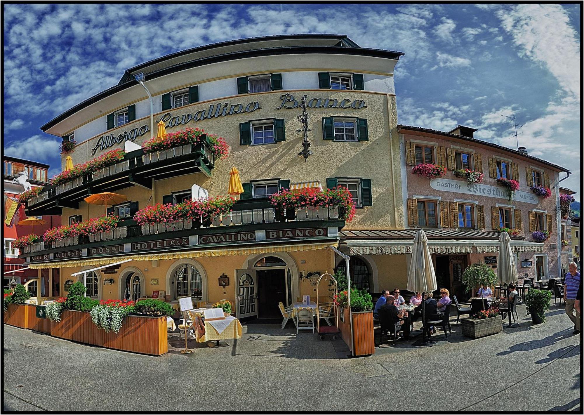 Hotel Cavallino Bianco - Weisses Roessl San Candido Eksteriør billede